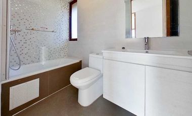 Moderna casa en parcela, hermosas vistas. 3D, 3B. Piscina.