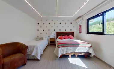 Venta moderna y amplia casa en parcela, 4h, 6B. Eficiente.