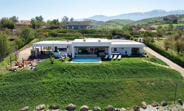 Venta moderna y amplia casa en parcela, 4h, 6B. Eficiente.