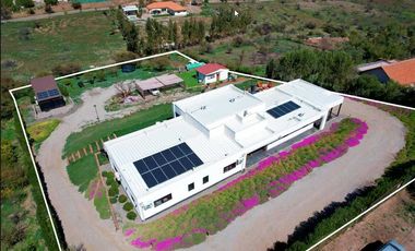 Venta moderna y amplia casa en parcela, 4h, 6B. Eficiente.