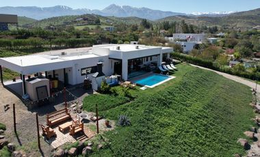 Venta moderna y amplia casa en parcela, 4h, 6B. Eficiente.