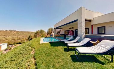 Venta moderna y amplia casa en parcela, 4h, 6B. Eficiente.