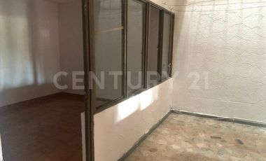 ALQUILER CASA PRIMER PISO BARRIO EL SAMAN