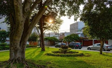 DÚPLEX DE ESTRENO EN VENTA FRENTE A PARQUE EN SURCO LIMITE CON BARRANCO