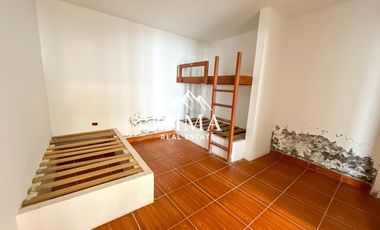 Se Vende Amplia Casa con Piscina como Terreno en Tercera Fila de Playa Pulpos, 636mt2