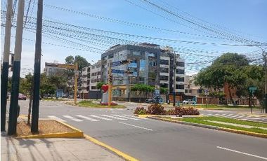 VENTA DE COCHERA EN  SURCO