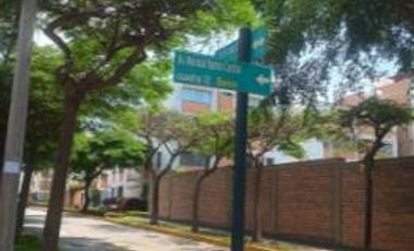 VENTA DE COCHERA EN  SURCO