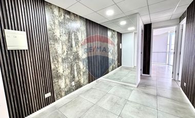 ARRIENDO Oficina Av. Chicureo 2 Ambientes
