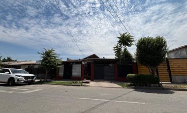 Casa con piscina ideal inversión en Conchalí