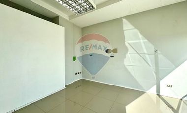 ARRIENDO Oficina Av. Chicureo 2 Ambientes