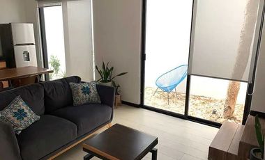 Renta Casa en Conkal tipo townhouse amueblado