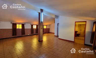 Solido Chalet 7 Amb. 300m2 De Lote Y 35m De Fondo, Play-room y 3 baños
