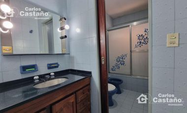 Solido Chalet 7 Amb. 300m2 De Lote Y 35m De Fondo, Play-room y 3 baños