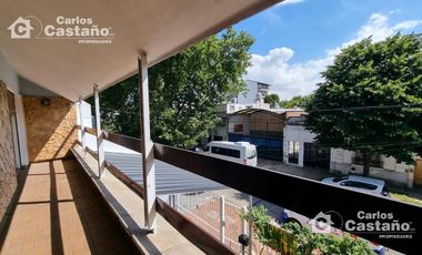 Solido Chalet 7 Amb. 300m2 De Lote Y 35m De Fondo, Play-room y 3 baños