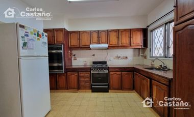 Solido Chalet 7 Amb. 300m2 De Lote Y 35m De Fondo, Play-room y 3 baños