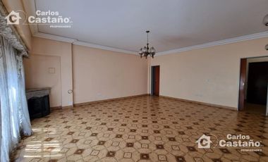 Solido Chalet 7 Amb. 300m2 De Lote Y 35m De Fondo, Play-room y 3 baños