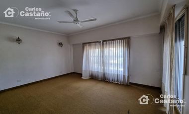 Solido Chalet 7 Amb. 300m2 De Lote Y 35m De Fondo, Play-room y 3 baños