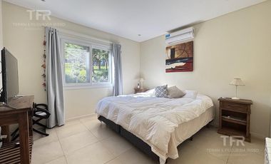 Venta en Deportivo de Costa Esmeralda - 1 planta y altillo - pileta y parrilla