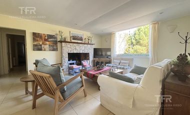 Venta en Deportivo de Costa Esmeralda - 1 planta y altillo - pileta y parrilla