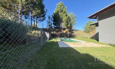 Venta en Deportivo de Costa Esmeralda - 1 planta y altillo - pileta y parrilla