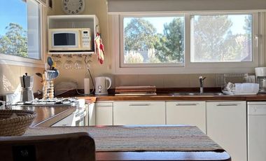 Venta en Deportivo de Costa Esmeralda - 1 planta y altillo - pileta y parrilla