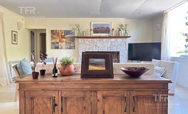 Venta en Deportivo de Costa Esmeralda - 1 planta y altillo - pileta y parrilla