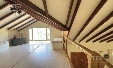 Venta en Deportivo de Costa Esmeralda - 1 planta y altillo - pileta y parrilla