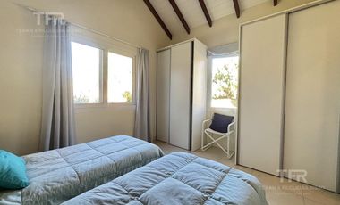 Venta en Deportivo de Costa Esmeralda - 1 planta y altillo - pileta y parrilla