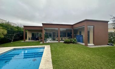 Alquiler - Casa en Country Barrancas de Iraola