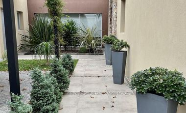 Alquiler - Casa en Country Barrancas de Iraola