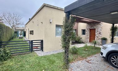 Alquiler - Casa en Country Barrancas de Iraola