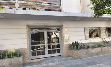 Departamento tres ambientes en Loria 185 , a 200 mts. de la estación de FFGR