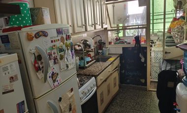 Departamento tres ambientes en Loria 185 , a 200 mts. de la estación de FFGR