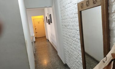 Departamento tres ambientes en Loria 185 , a 200 mts. de la estación de FFGR