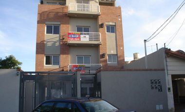 Departamento 2 ambientes con cochera en edificio nuevo