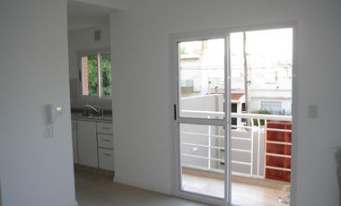 Departamento 2 ambientes con cochera en edificio nuevo