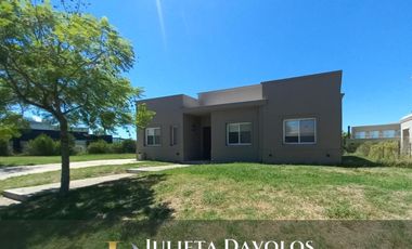 Casa en Venta/Alquiler 5 Ambientes Puertos del Lago Barrio Vistas