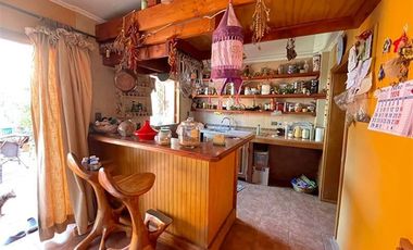 CASA EN VENTA DE 5 DORM. EN TALCA