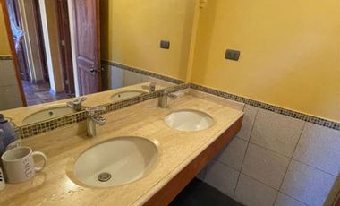 CASA EN VENTA DE 5 DORM. EN TALCA