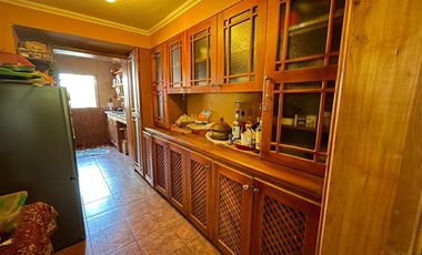 CASA EN VENTA DE 5 DORM. EN TALCA