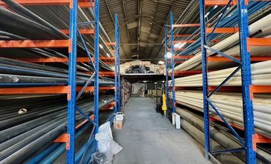 PROPIEDAD INDUSTRIAL CON BOEGAS / AV. MARATHON / MACUL
