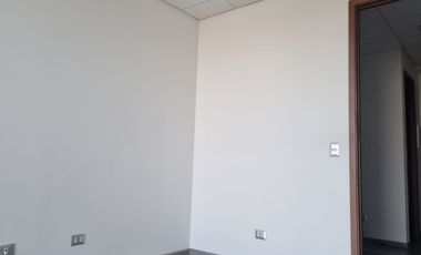 ARRIENDO OF. COMERCIAL OPEN MONTEMAR 1RECEPCION+1OF+1B+1EST.