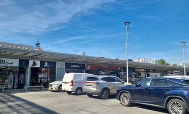 ARRIENDO OF. COMERCIAL OPEN MONTEMAR 1RECEPCION+1OF+1B+1EST.