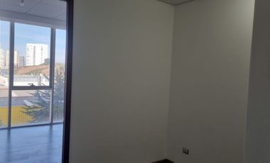 ARRIENDO OF. COMERCIAL OPEN MONTEMAR 1RECEPCION+1OF+1B+1EST.