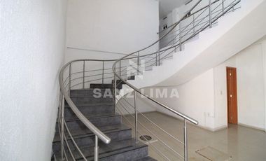 Las Fuentes: Magnifica área para oficinas, con excelente ubicación e iluminación