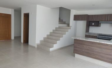 Casa en Venta en Fluvial Vallarta – Residencial Entre Ríos, 4 Recamaras y Excelente Ubicación