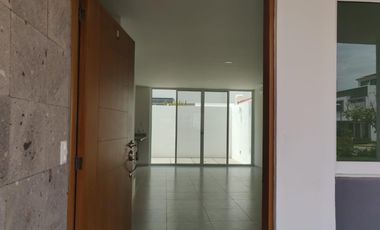 Casa en Venta en Fluvial Vallarta – Residencial Entre Ríos, 4 Recamaras y Excelente Ubicación