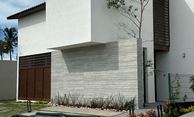 Casa en Venta en Karakal Nuevo Vallarta con roof top y alberca | 4 recamaras con una en planta baja