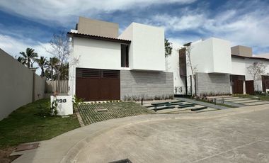Casa en Venta en Karakal Nuevo Vallarta con roof top y alberca | 4 recamaras con una en planta baja