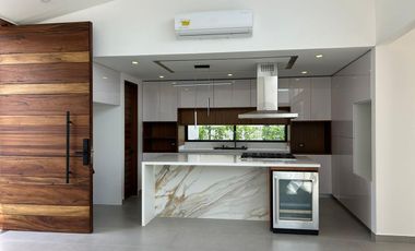 Casa en Venta en Karakal Nuevo Vallarta con roof top y alberca | 4 recamaras con una en planta baja